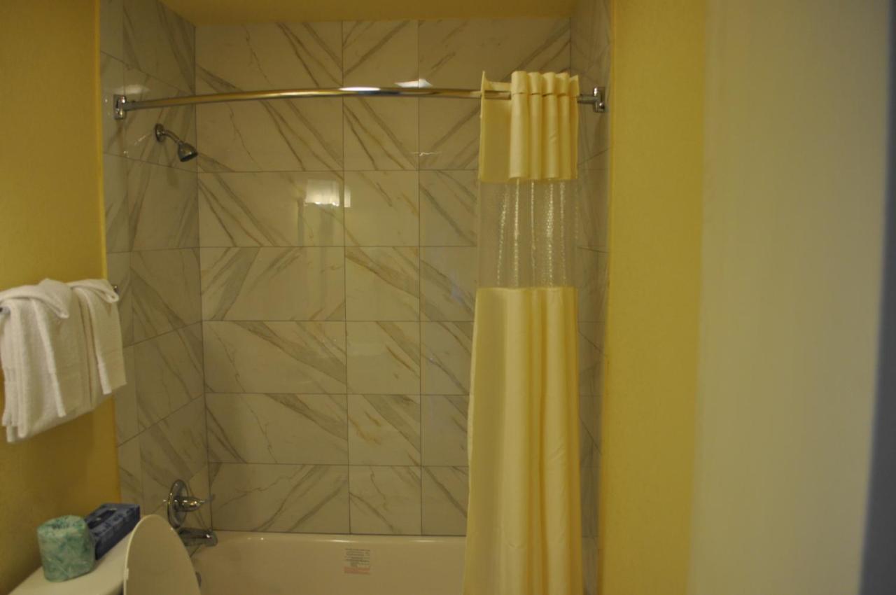 Blue Marlin Motel Virginia Beach Room photo